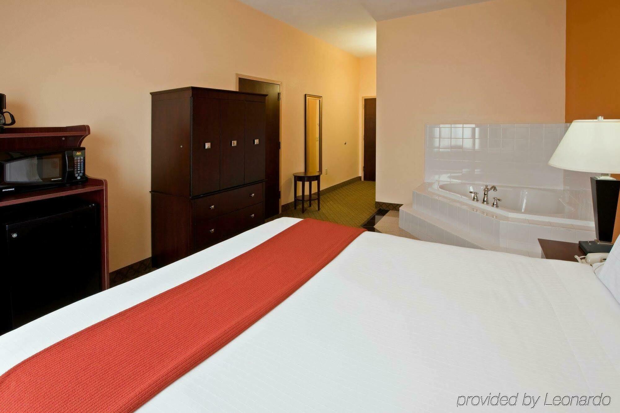 Holiday Inn Express Hotel & Suites Ashland By Ihg Exterior photo